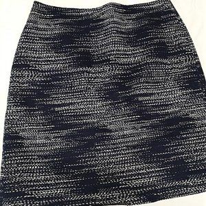 Jones New York Signature Navy Blue and‎ White Skirt Size 4
